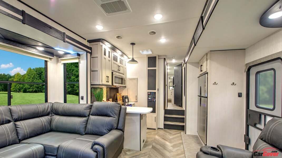 trailers-and-fifth-wheel-differences-ceiling-height