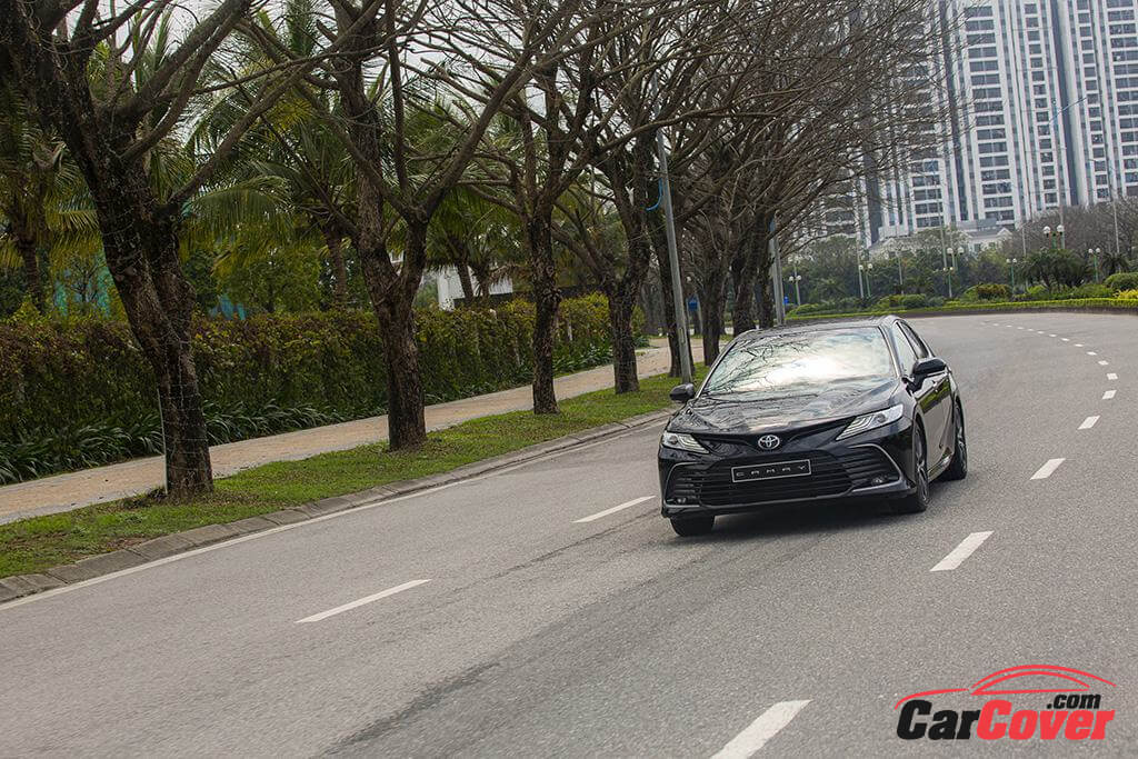 review-toyota-camry-2023-16